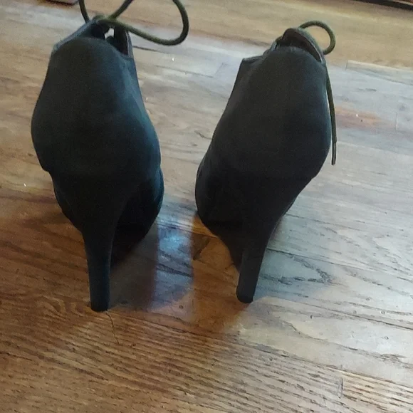 4 For $12 Red Circle Footwear Green Heeled Booties - Picture 5 of 10